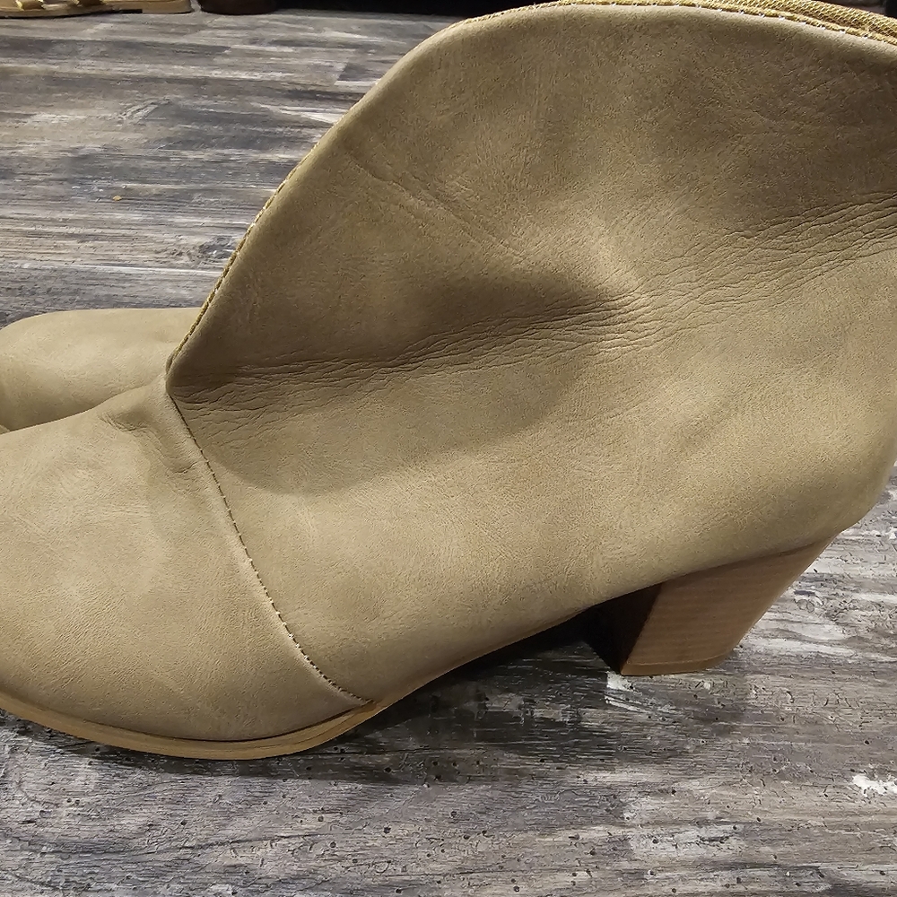 Elegant Tan Ankle Boots